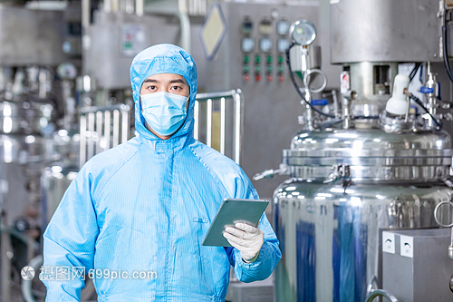 智慧工廠新篇章 化工廠技術(shù)工人與計算機(jī)軟件開發(fā)的融合創(chuàng)新